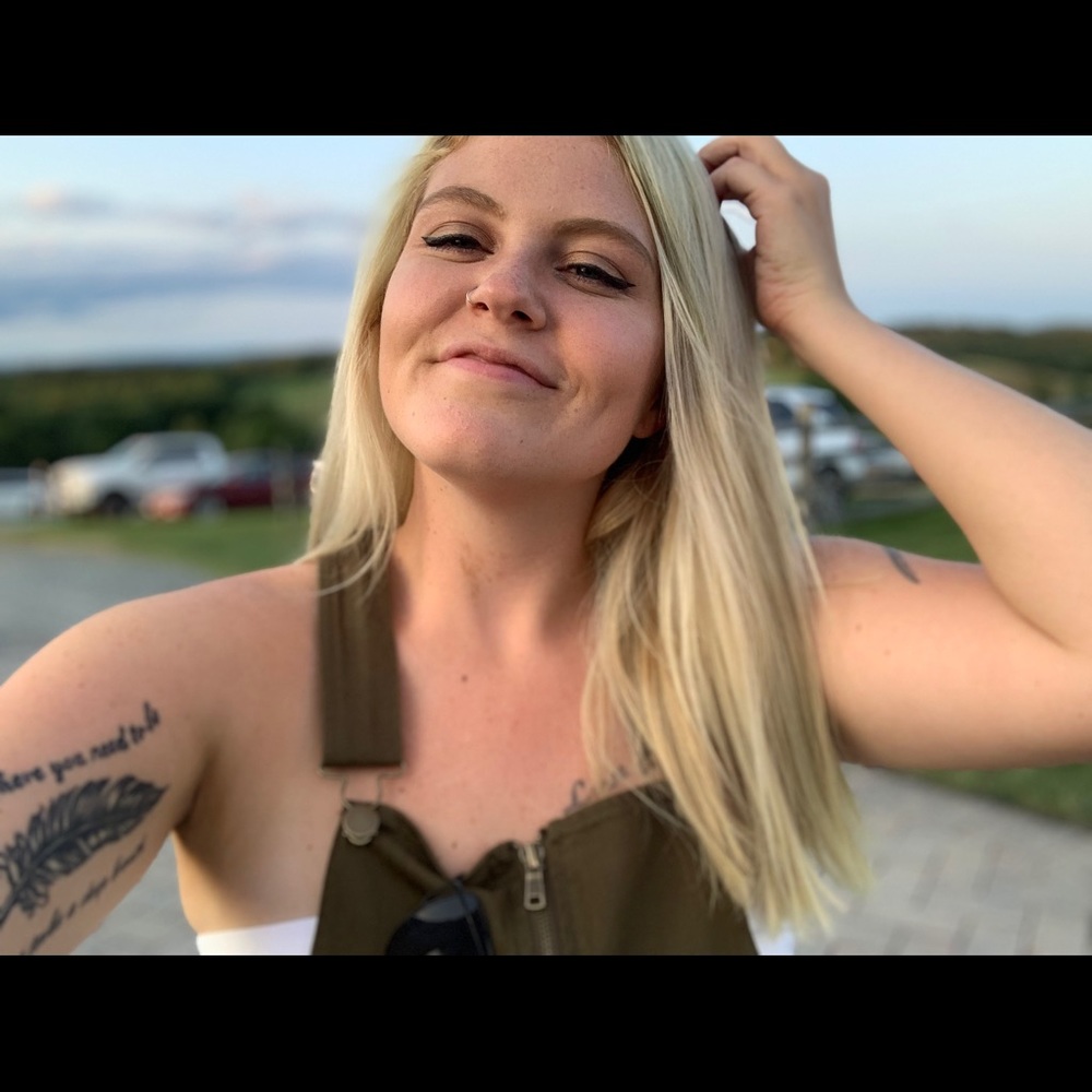 Meet your Posher, Caitlyn